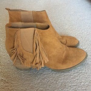BROWN SUEDE BOOTIE WITH FRINGE